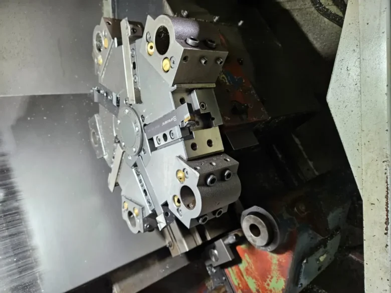 Samsung-PL-10-Lathe-Machine-24019 turret