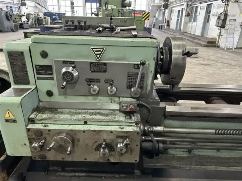 Russian--Tip-300-Manual-Lathe-Machine-24025 3