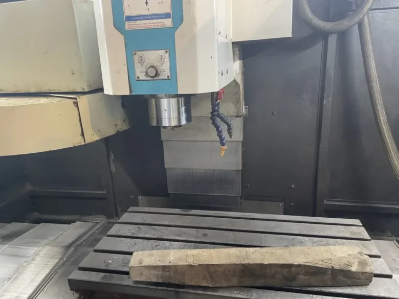 فرز CNC چهار محور لیدول مدل LEADWELL 560