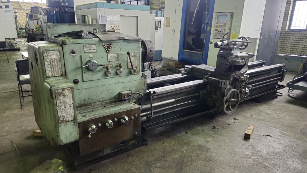 تصویر کلی تراش منوال روسی تیپ 300 مدل Stankoimport 1M63